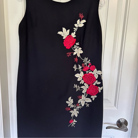 Jessica | Black wi/embroidered roses, pencil dress lined classic formal size 12 - Picture 12 of 14
